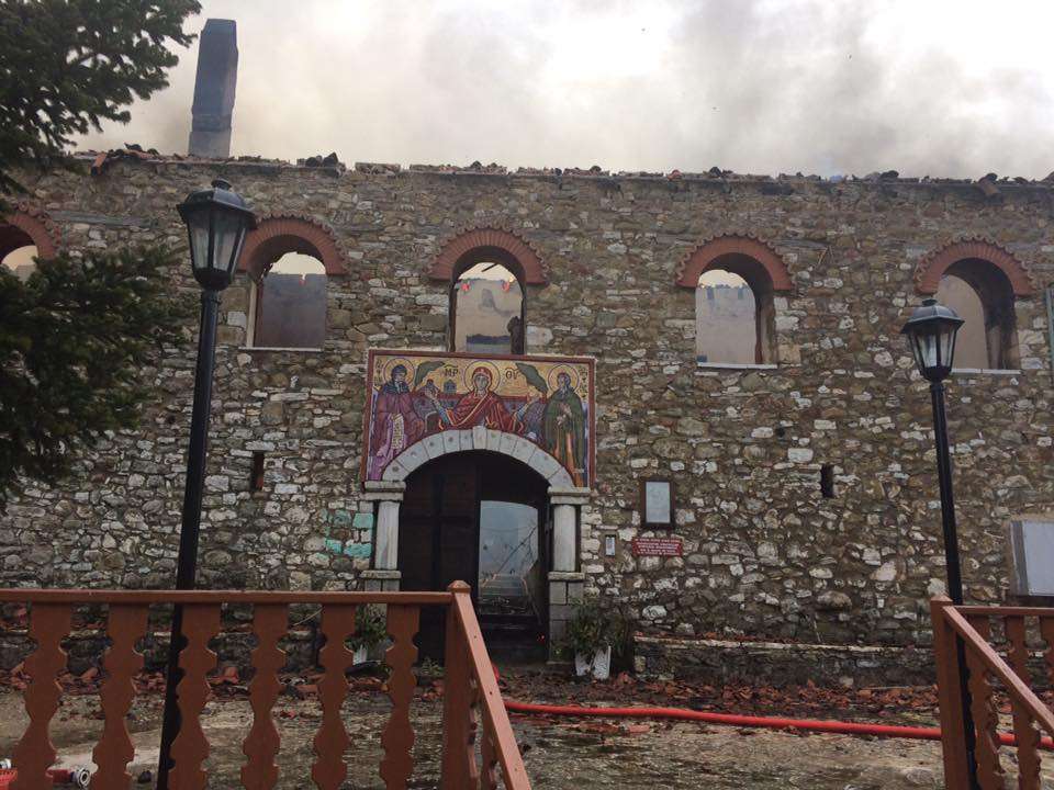 Η επόμενη μέρα της μεγάλης καταστροφής στην Ιερά Μονή Βαρνάκοβας (βίντεο)